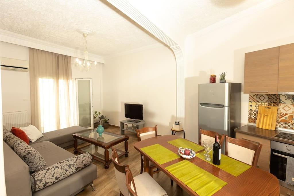 Spacious Apartment In Old Town - Private Parking เทสซาโลนิกิ ภายนอก รูปภาพ