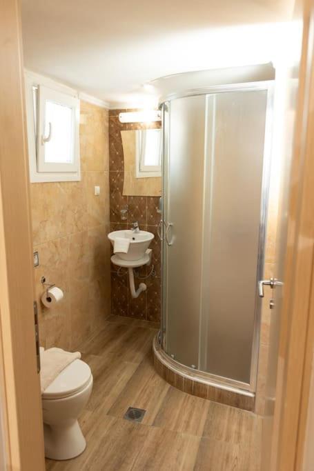 Spacious Apartment In Old Town - Private Parking เทสซาโลนิกิ ภายนอก รูปภาพ
